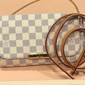 Louis Vuitton favorite damier Azur- very good condition.
